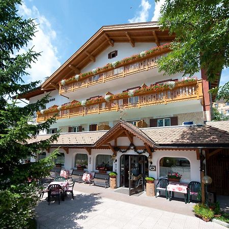 Hotel Cristallo Віго-ді-Фасса Екстер'єр фото